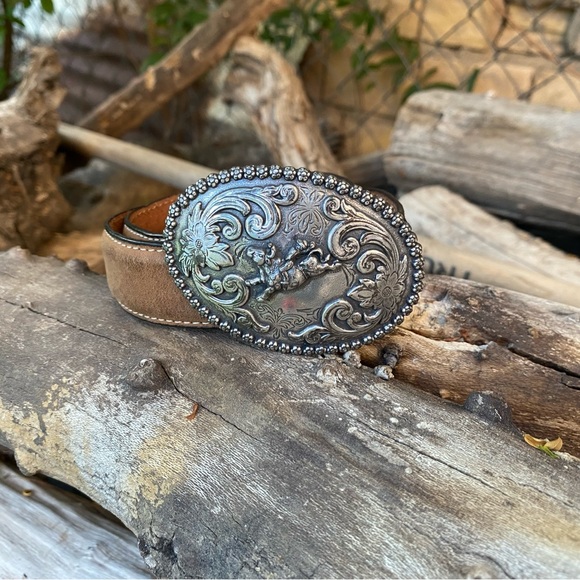 ❤️💖NOCONA BUCKLE & LEATHER BELT GIRLS SIZE 26💖🛑♥️ - Picture 2 of 9